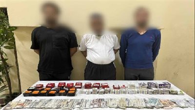 مندوب بشركة شهيرة يتزعم عصابة لكسب المال الحرام في الموسكي