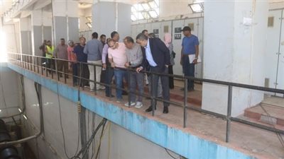 مساعد نائب رئيس المجتمعات العمرانية يتفقد محطات الصرف الصحى بالعاشر من رمضان