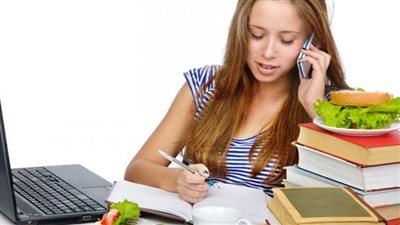 خبير يوجه نصائح للتغذية الصحية للطلاب أثناء فترة الامتحانات 