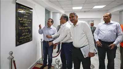 بالصور.. طارق الملا يتفقد مشروعات شبكة أنابيب البترول