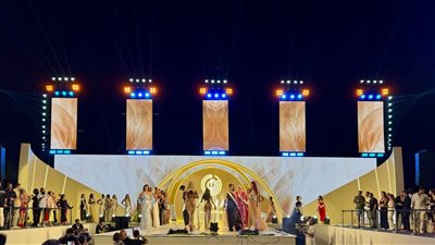 فى احتفاليه ضخمة بـ«أزها السخنة» رومانيا تفوز بجائزة توب موديل بدورتها الـ٣٠ 