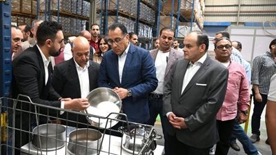 رئيس الوزراء يتفقد مصنع «سب مصر - زهران» للأجهزة والأواني المنزلية