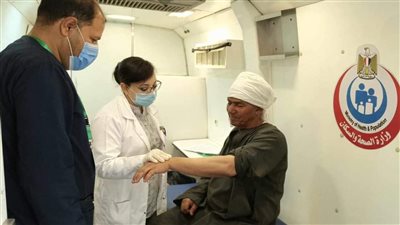 توقيع الكشف على 1462 حالة خلال قافلة طبية بقرية رسلان بالمنيا