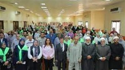 محافظ دمياط تسلم 91 تأشيرة للحجاج الفائزين بالقرعة لهذا العام