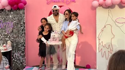 بعد تعرضها لوعكة صحية.. بسمة بوسيل وتامر حسني يحتفلان بعيد ميلاد ابنتهما