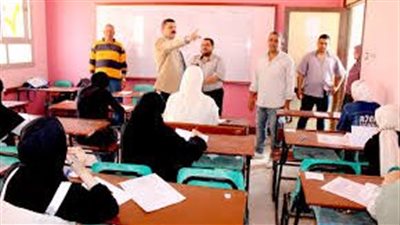 مدير تعليم بني عبيد يتفقد امتحانات الدبلومات الفنية بالدقهلية 