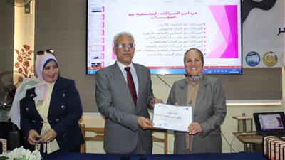 تعليم القاهرة: تكريم فريق مكتبات القاهرة لفوزه بأفضل مشرف بمسابقة «تحدى القراءة العربى»