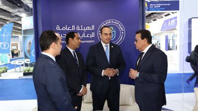 رئيس الرعاية الصحية يستقبل وزير الصحة لزيارة جناح الهيئة المشارك بالمعرض الطبي