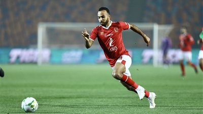 لإنقاذه من طوفان الانتقادات.. الأهلي يترقب وصول عرض سعودي لــ«أفشة»