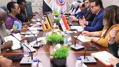 وزير الصحة يستقبل وزيرة الدولة الأوغندية لشؤون الصحة العامة لبحث سبل التعاون 