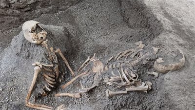 الآثار الرومانية القديمة.. رسومات بالفحم تكشف عن أسرار حرب طروادة 