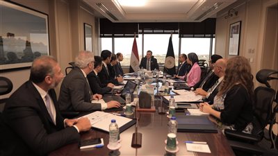 وزير السياحة والآثار يعقد اجتماعًا لبحث آليات تعزيز التطوير في البنية التكنولوجية بالمواقع الأثرية والمتاحف