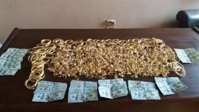 تحمل جنسية أخري.. تفاصيل القبض على عاملة سرقت ذهب وأموال بالقاهرة الجديدة