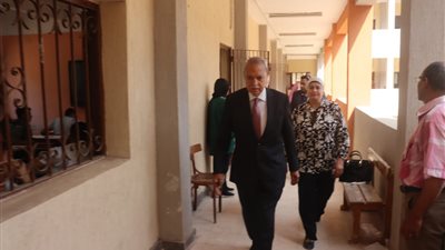 محافظ القليوبية يتفقد لجان امتحانات الثانوية العامة بمدينتي بنها وطوخ
