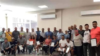 الشافعى يكرم المدربين الحاصلين على شهادة المستوى الثالث فى التنس