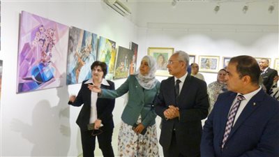 رئيس جامعة المنيا يفتتح معرض 