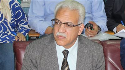 مدير «تعليم القاهرة» يتابع غرفة عمليات اليوم الثانى لامتحانات الثانوية العامة 