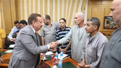 تفاصيل لقاء محافظ المنوفية بأسر ضحايا ومصابي حادث معدية أبو غالب