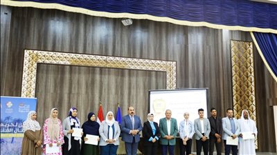 محافظ أسوان يكرم النماذج المساهمة في مبادرة حوافز سندات الكربون والزراعة العضوية