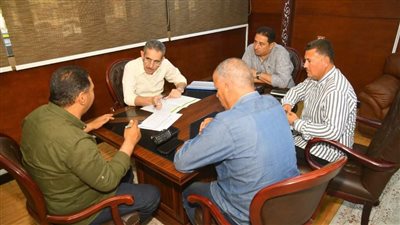 استعدادا لخطة الرصف الجديدة.. محافظ الغربية يناقش مقترحات الرصف بمركزي طنطا وكفر الزيات