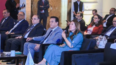 وزير الصحة يشيد بدور المبادرات الرئاسية في دعم صحة المرأة 