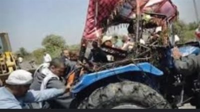 مصرع شاب في حادث اصطدام سيارة بجرار زراعي متوقف على الطريق بسوهاج