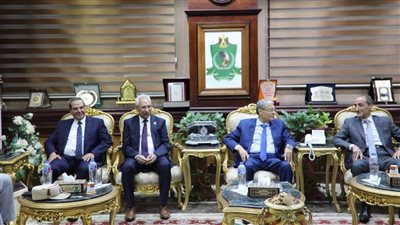 محافظ المنيا يستقبل المهنئين بعيد الأضحى المبارك