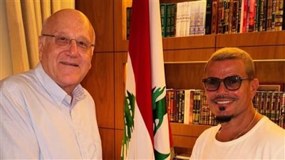 بعد واقعة الصفعة.. أول ظهور لـ عمرو دياب في بيروت (صور)