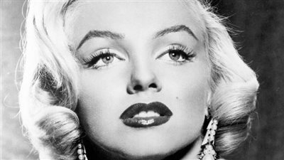 أغرب مقابر المشاهير.. مارلين مونرو يخرج من قبرها ضباب وردي