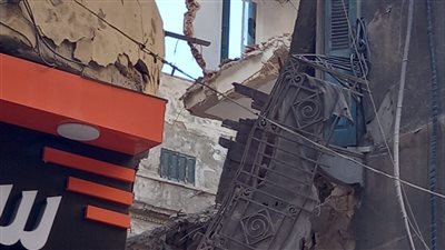 انهيار جزئي بعقار في وسط الإسكندرية دون حدوث إصابات 