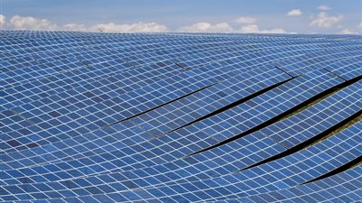 مادة إعجازية يمكنها تحويل ضوء الشمس إلى كهرباء