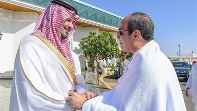 الرئيس السيسي يغادر المدينة المنورة متوجها إلى مكة لأداء مناسك الحج