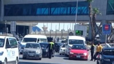 بسبب كمين شرطة صالة 3.. سيارة تصدم طفلا بمطار القاهرة الدولي