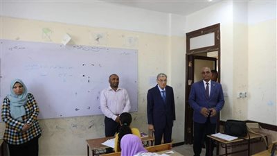 محافظ المنيا يتفقد سير امتحانات الثانوية العامة في مادة اللغة العربية