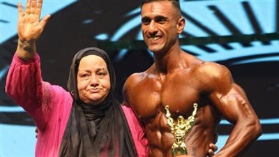 رئيسة جامعة السادات تهنىء سيف محجوب بفوزه بلقب أبطال إفريقيا في كمال الأجسام