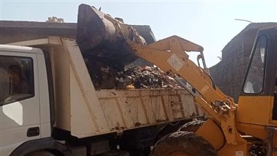 حملات مكثفة لإزالة المخلفات بمراكز المنيا
