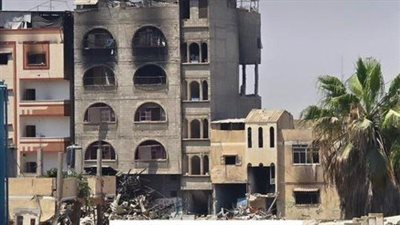 جيش الاحتلال الإسرائيلي يواصل حرق المباني السكنية في مدينة رفح 