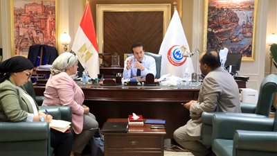 وزير الصحة يوجه بإرسال قوافل طبية تضم كافة التخصصات لمدينة مرسى علم