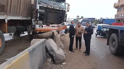 إصابة 4 أشخاص في حادث تصادم سيارة نقل بالغربية