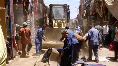 لخدمة أهالى إدفو.. محافظ أسوان يوجه بفتح شارع السوق