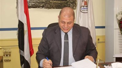 وكيل تعليم بنى سويف يهنئ الطلاب الفائزين بمسابقة المشروع الوطني للقراءة