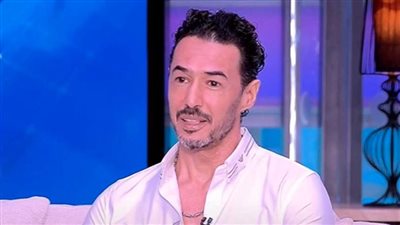 أحمد هارون يكشف حقيقة ارتباطه بـ مي عز الدين