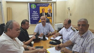 وكيل «تعليم المنوفية» يتابع سير امتحانات الثانوية من غرفة العمليات المركزية
