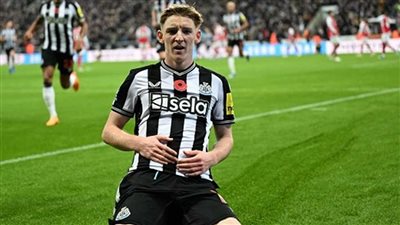 ليفربول يرفض رغبة نيوكاسل ويتحرك لضم جوردون بمبلغ قياسي