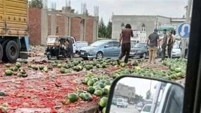 إعادة فتح طريق رافد جمصة بالدقهلية بعد غلقه بسب انقلاب سيارة محمله بالبطيخ 