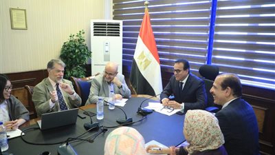 وزير الصحة يبحث إجراءات حصول مصرعلى الإشهاد الدولي بالخلو من مرض الملاريا