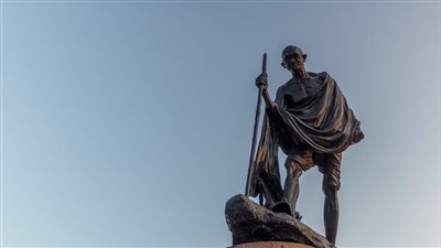 هذا الاقتباس خاطئ تمامًا.. أبرز المقولات التي لم يذكرها المشاهير