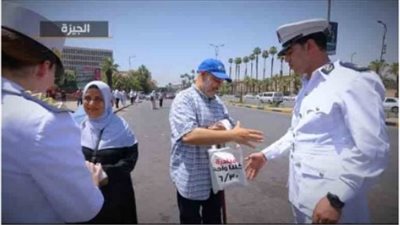 وزارة الداخلية تشارك المواطنين الاحتفال بذكرى 30 يونيو|صور