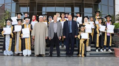 تكريم أوائل شهادات التعليم الأساسي 