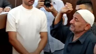 عايزهم يتشرحوا.. انهيار والد طفل شبرا أمام المحكمة والقاضي: المتهم ليه حقوق 